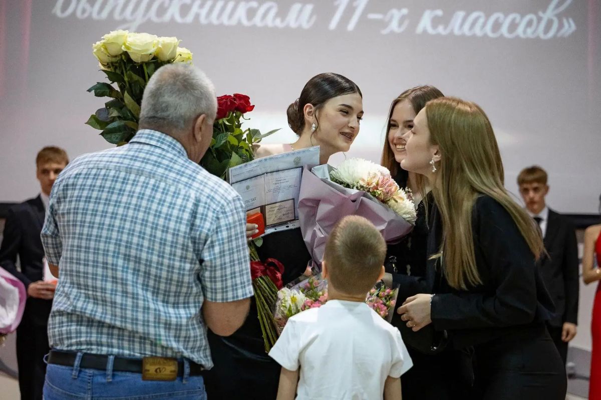 школе № 60 Курска прошёл выпускной бал школе № 60 Курска прошёл выпускной бал