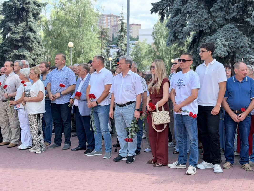 Алексей Томанов: Помним и чтим героев!. Сегодня, в День ветеранов боевых действий, мы отдаём дань уважения тем, кто с честью выполнял свой долг перед Родиной Алексей Томанов: Помним и чтим героев!. Сегодня, в День ветеранов боевых действий, мы отдаём дань уважения тем, кто с честью выполнял свой долг перед Родиной