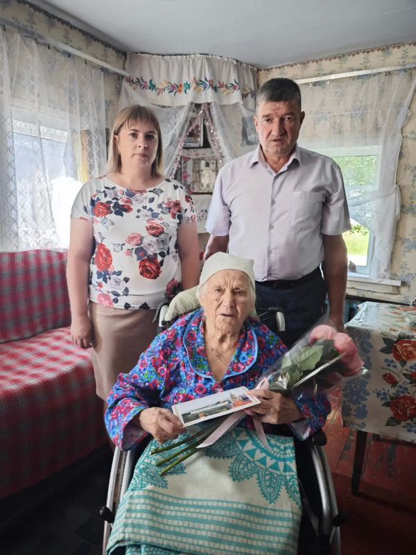 1 июля 100 лет исполнилось труженице тыла, вдове погибшего участника Великой Отечественной Войны Марии Алексеевне Антоновой 1 июля 100 лет исполнилось труженице тыла, вдове погибшего участника Великой Отечественной Войны Марии Алексеевне Антоновой