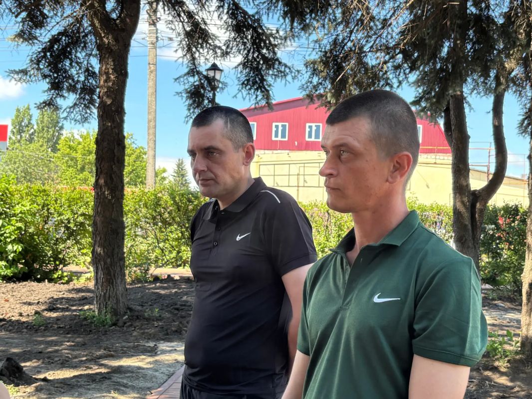 Министр социального обеспечения, материнства и детства Курской области Татьяна Сукновалова посетила пункт временного размещения, в который накануне были заселены пять жителей региона, освобожденных из украинского плена Министр социального обеспечения, материнства и детства Курской области Татьяна Сукновалова посетила пункт временного размещения, в который накануне были заселены пять жителей региона, освобожденных из украинского плена