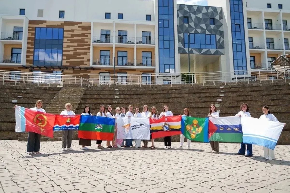 Отличные новости!. Советник директора по воспитанию школы № 2 города Дмитриева Смирнова Лилия Игоревна вернулась с образовательного интенсива «Воспитание начинается с меня», который проходил с 27 по 30 июня в Пятигорске, в... Отличные новости!. Советник директора по воспитанию школы № 2 города Дмитриева Смирнова Лилия Игоревна вернулась с образовательного интенсива «Воспитание начинается с меня», который проходил с 27 по 30 июня в Пятигорске, в...
