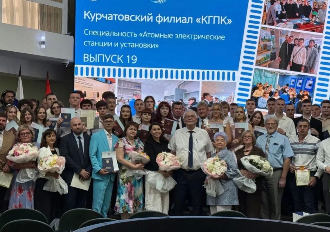 Курские студенты получают дипломы Курские студенты получают дипломы
