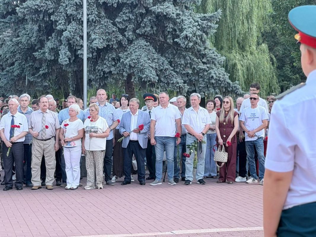 Алексей Томанов: Помним и чтим героев!. Сегодня, в День ветеранов боевых действий, мы отдаём дань уважения тем, кто с честью выполнял свой долг перед Родиной Алексей Томанов: Помним и чтим героев!. Сегодня, в День ветеранов боевых действий, мы отдаём дань уважения тем, кто с честью выполнял свой долг перед Родиной