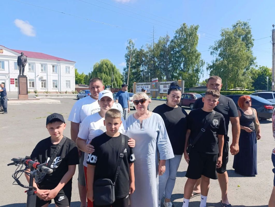 В добрый путь! Наши юные земляки отправляются в «Солнышко» В добрый путь! Наши юные земляки отправляются в «Солнышко»