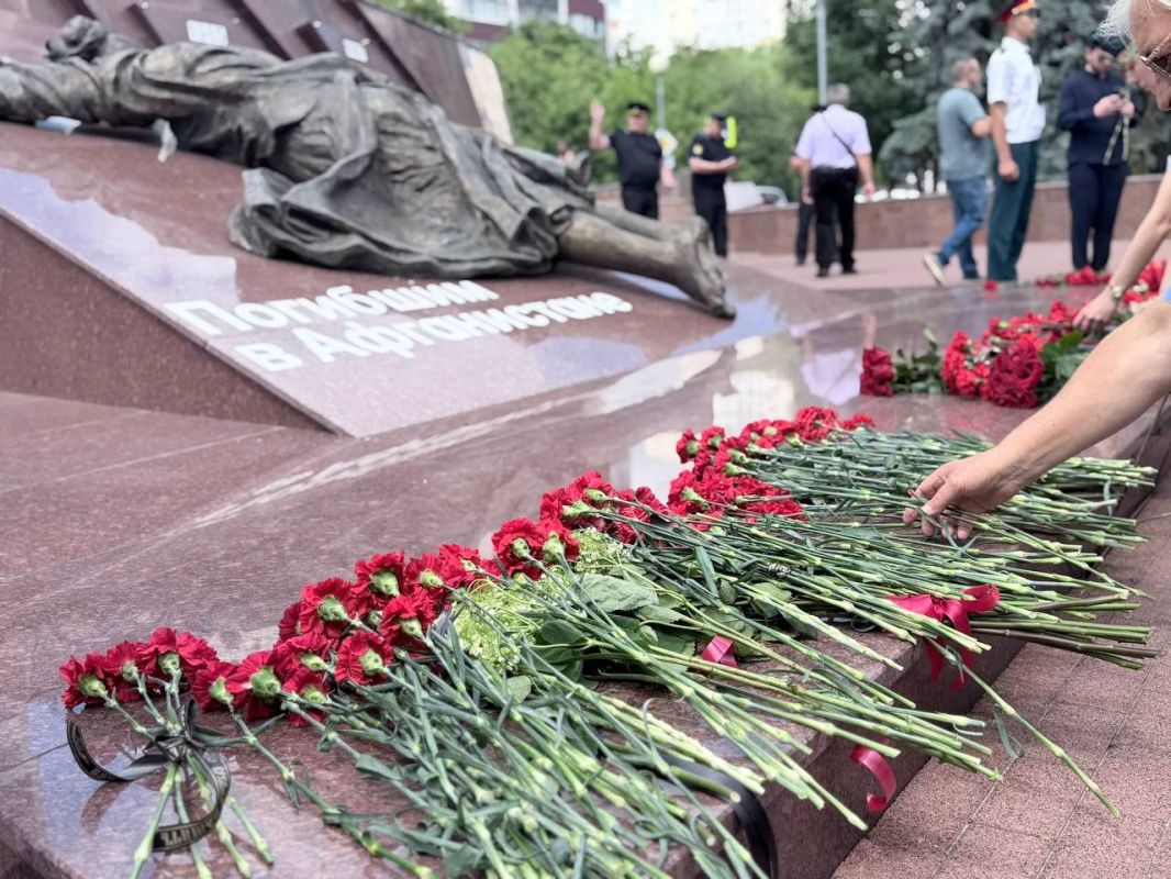 Алексей Томанов: Помним и чтим героев!. Сегодня, в День ветеранов боевых действий, мы отдаём дань уважения тем, кто с честью выполнял свой долг перед Родиной Алексей Томанов: Помним и чтим героев!. Сегодня, в День ветеранов боевых действий, мы отдаём дань уважения тем, кто с честью выполнял свой долг перед Родиной