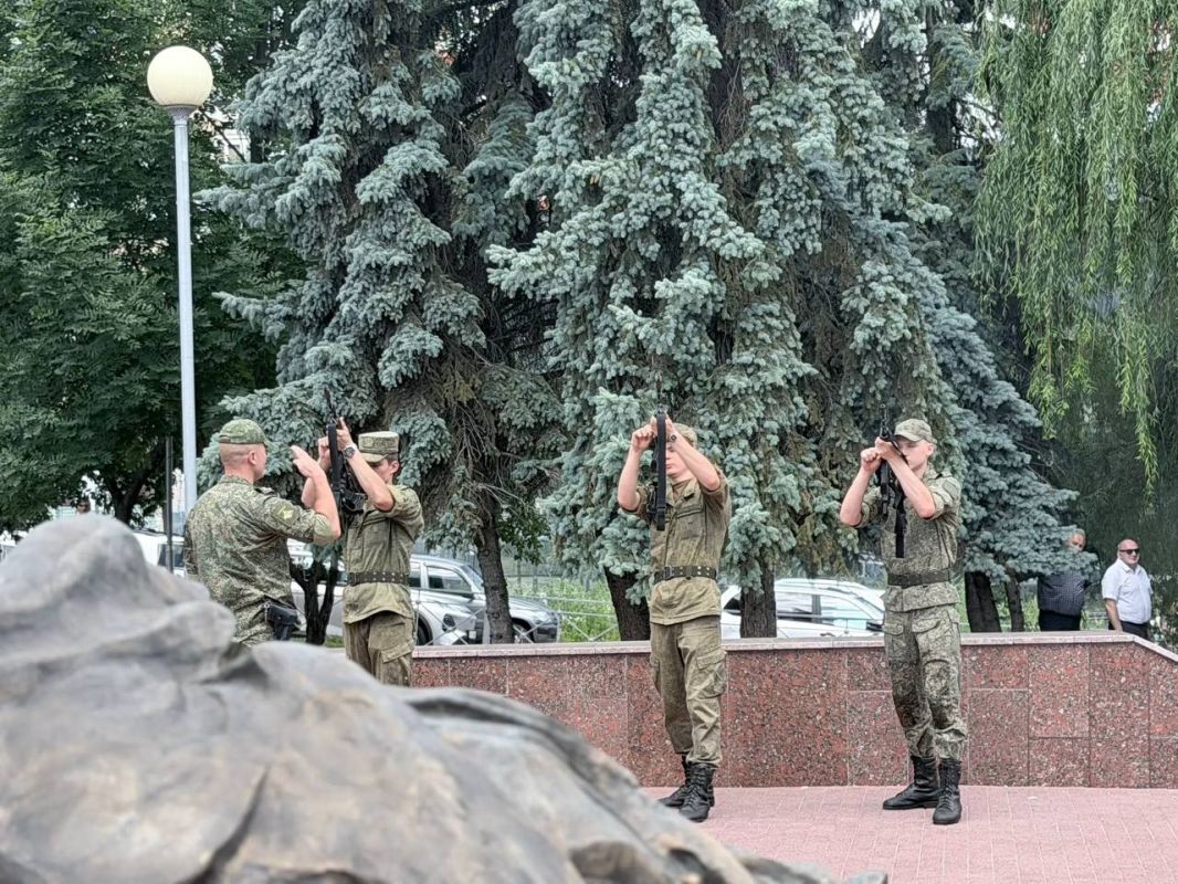 Алексей Томанов: Помним и чтим героев!. Сегодня, в День ветеранов боевых действий, мы отдаём дань уважения тем, кто с честью выполнял свой долг перед Родиной Алексей Томанов: Помним и чтим героев!. Сегодня, в День ветеранов боевых действий, мы отдаём дань уважения тем, кто с честью выполнял свой долг перед Родиной