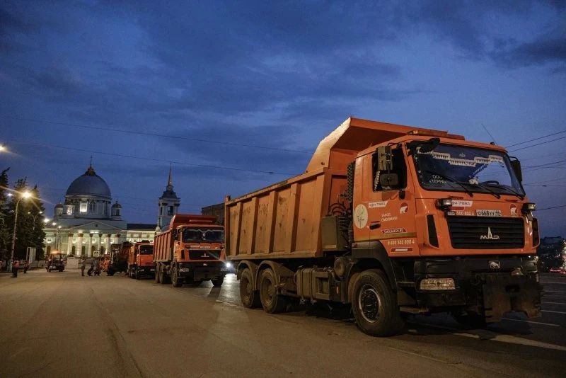 Наконец-то в Курске работы по приведению в порядок дорожного покрытия стартовали в полном объёме Наконец-то в Курске работы по приведению в порядок дорожного покрытия стартовали в полном объёме