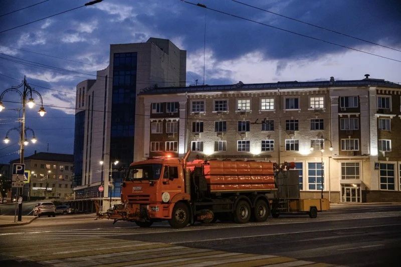 Наконец-то в Курске работы по приведению в порядок дорожного покрытия стартовали в полном объёме Наконец-то в Курске работы по приведению в порядок дорожного покрытия стартовали в полном объёме