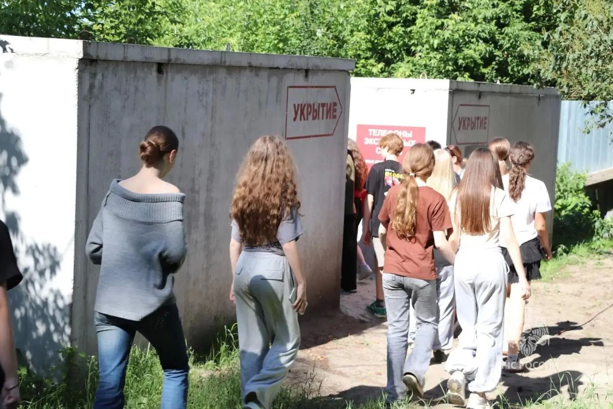 Курские спасатели приняли участие в показном учении на базе детского оздоровительного лагеря «Орленок» областного центра Курские спасатели приняли участие в показном учении на базе детского оздоровительного лагеря «Орленок» областного центра