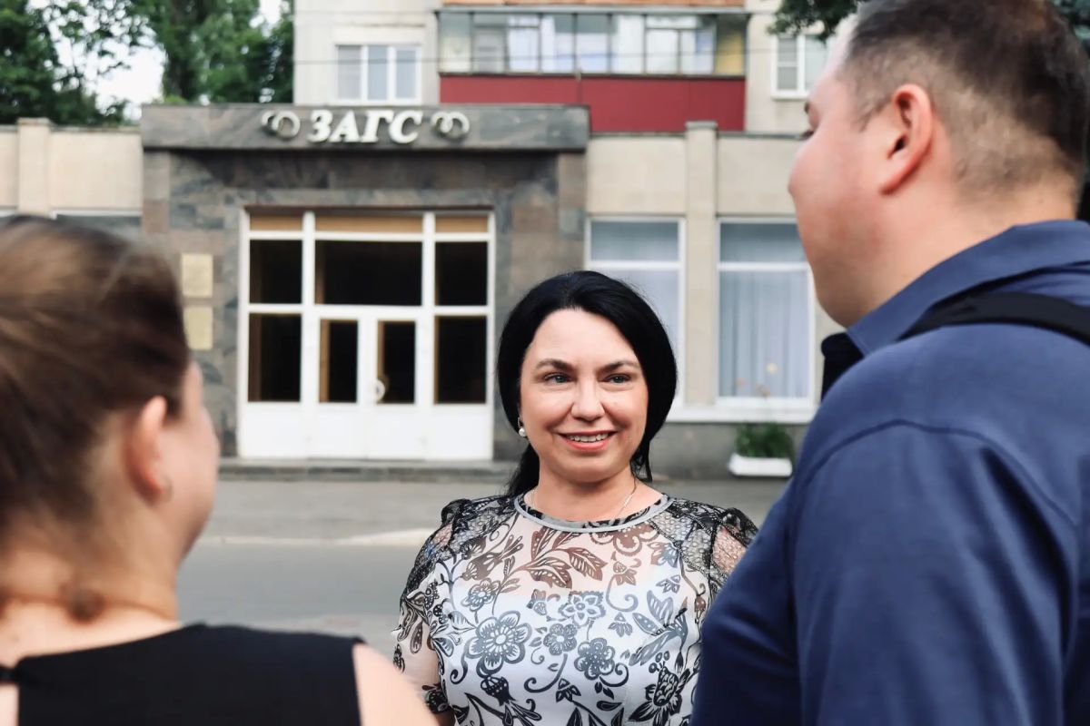 8 июля, в День семьи, любви и верности, две семьи из Курской области официально зарегистрируют свои отношения на главной свадебной площадке страны в Москве 8 июля, в День семьи, любви и верности, две семьи из Курской области официально зарегистрируют свои отношения на главной свадебной площадке страны в Москве