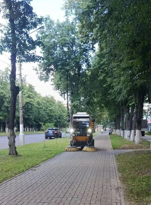 Городская коммунальная служба наводит порядок в городе! Городская коммунальная служба наводит порядок в городе!