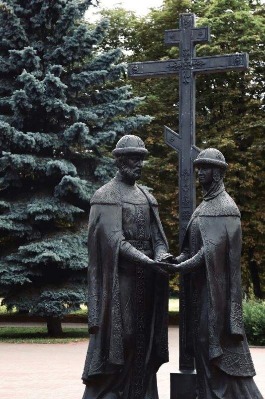 8 июля, в День семьи, любви и верности, две семьи из Курской области официально зарегистрируют свои отношения на главной свадебной площадке страны в Москве 8 июля, в День семьи, любви и верности, две семьи из Курской области официально зарегистрируют свои отношения на главной свадебной площадке страны в Москве