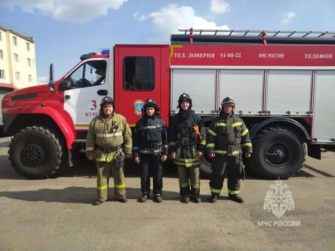 В Курске пожарные спасли трёх человек на улице Павлуновского В Курске пожарные спасли трёх человек на улице Павлуновского