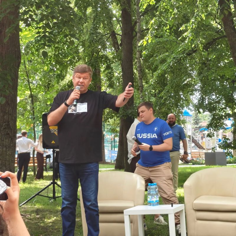 Дмитрий Губерниев не испугался сирены в Курске Дмитрий Губерниев не испугался сирены в Курске