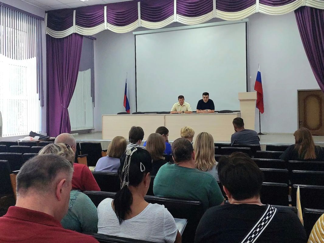 Вчера, 1 июля 2026 года, в актовом зале Администрации Октябрьского района Курской области состоялось важное совещание, посвященное мерам государственной поддержки малых форм хозяйствования в сфере АПК региона Вчера, 1 июля 2026 года, в актовом зале Администрации Октябрьского района Курской области состоялось важное совещание, посвященное мерам государственной поддержки малых форм хозяйствования в сфере АПК региона