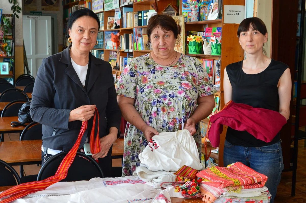 Сотрудники Курского областного Дома народного творчества совершили экспедицию по сбору фольклорных и этнографических материалов в село Рудавец, расположенное в Обоянском районе Курской области Сотрудники Курского областного Дома народного творчества совершили экспедицию по сбору фольклорных и этнографических материалов в село Рудавец, расположенное в Обоянском районе Курской области