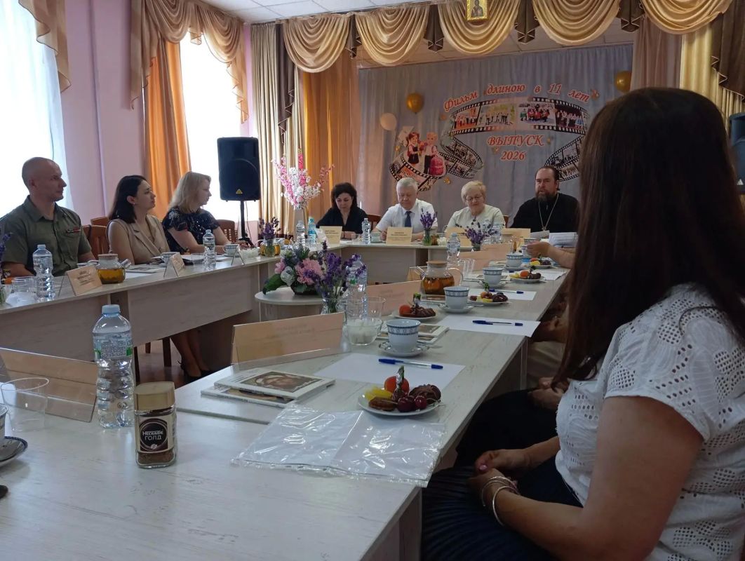 В Курске кандидат в депутаты Госдумы Василий Пискарев посетил православную гимназию В Курске кандидат в депутаты Госдумы Василий Пискарев посетил православную гимназию
