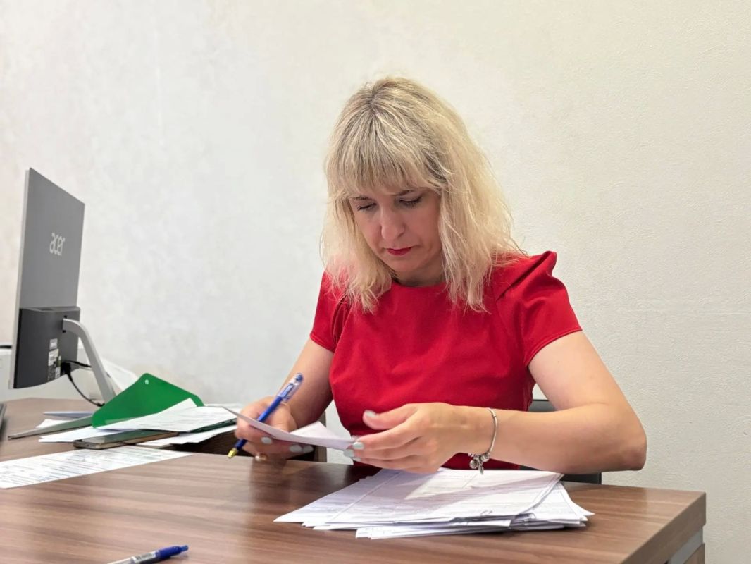 Министр социального обеспечения, материнства и детства Курской области Татьяна Сукновалова провела личный прием граждан в Администрации Курской области, среди которых эвакуированные из приграничных территорий Министр социального обеспечения, материнства и детства Курской области Татьяна Сукновалова провела личный прием граждан в Администрации Курской области, среди которых эвакуированные из приграничных территорий