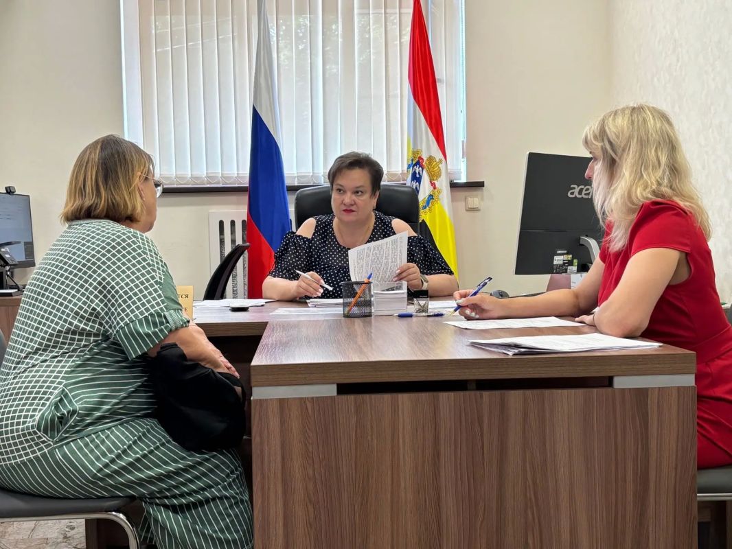Министр социального обеспечения, материнства и детства Курской области Татьяна Сукновалова провела личный прием граждан в Администрации Курской области, среди которых эвакуированные из приграничных территорий Министр социального обеспечения, материнства и детства Курской области Татьяна Сукновалова провела личный прием граждан в Администрации Курской области, среди которых эвакуированные из приграничных территорий