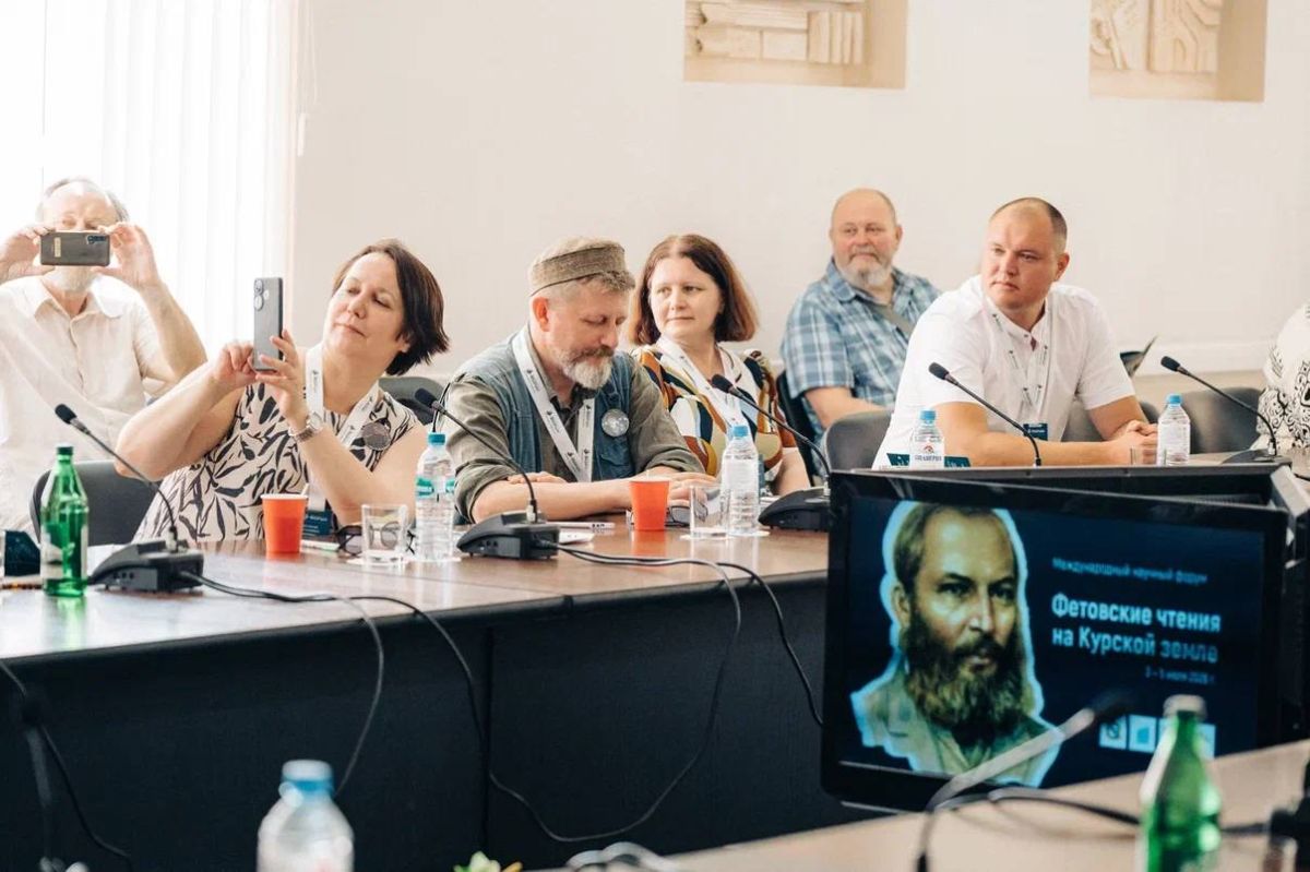Александр Хинштейн: Курская земля вновь — центр притяжения всех, кто чувствует силу русского слова! Сегодня в госуниверситете дали старт Международному научному форуму «Фетовские чтения на Курской земле» Александр Хинштейн: Курская земля вновь — центр притяжения всех, кто чувствует силу русского слова! Сегодня в госуниверситете дали старт Международному научному форуму «Фетовские чтения на Курской земле»