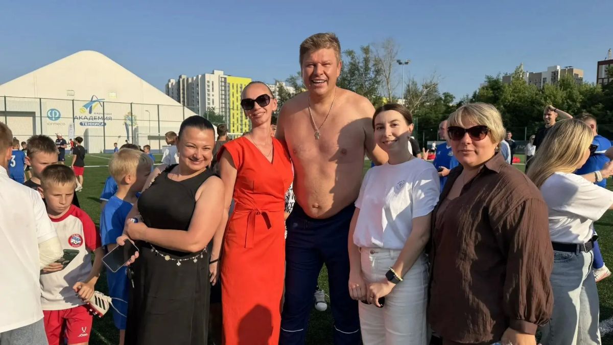 Спорт и командный дух!. В День спортивного журналиста, 2 июля 2026 года, на стадионе «Олимп» прошёл товарищеский футбольный матч между Сборной Правительства Курской области и Сборной журналистов региона Спорт и командный дух!. В День спортивного журналиста, 2 июля 2026 года, на стадионе «Олимп» прошёл товарищеский футбольный матч между Сборной Правительства Курской области и Сборной журналистов региона