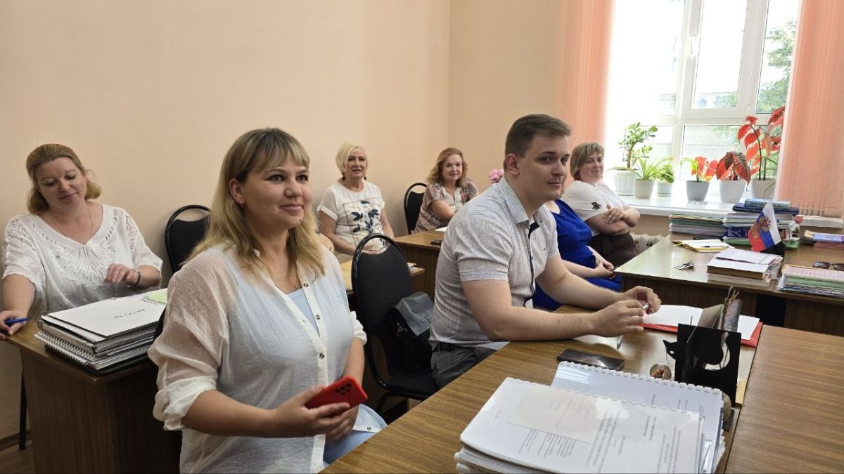 Екатерина Харченко: Филологический факультет входит в число старейших в нашем вузе: именно с него и исторического факультета начинался в 1934 году Курский педагогический институт Екатерина Харченко: Филологический факультет входит в число старейших в нашем вузе: именно с него и исторического факультета начинался в 1934 году Курский педагогический институт