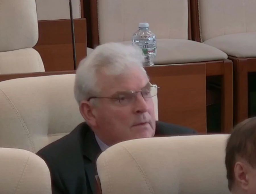 Депутат Курской областной Думы Николай Карцев выдвинул любопытное предложение - он уверен, что России необходимо уравнять зарплаты во всех регионах