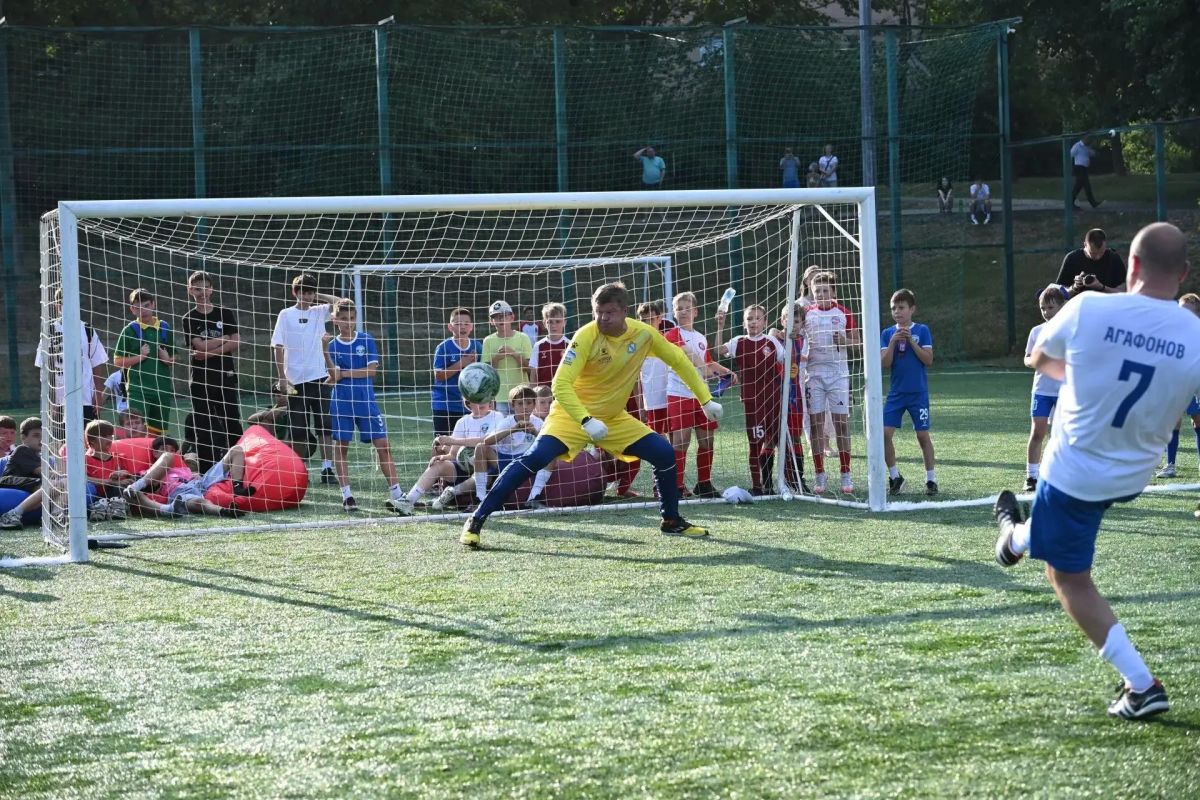 Спорт и командный дух!. В День спортивного журналиста, 2 июля 2026 года, на стадионе «Олимп» прошёл товарищеский футбольный матч между Сборной Правительства Курской области и Сборной журналистов региона Спорт и командный дух!. В День спортивного журналиста, 2 июля 2026 года, на стадионе «Олимп» прошёл товарищеский футбольный матч между Сборной Правительства Курской области и Сборной журналистов региона