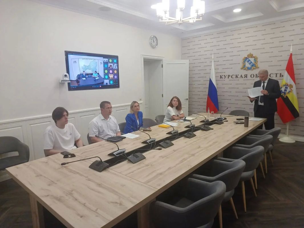 В Администрации Курской области прошло совещание по вопросам контрольно-надзорной и разрешительной деятельности, организованное Аппаратом Правительства Российской Федерации, Министерством экономического развития РФ и...