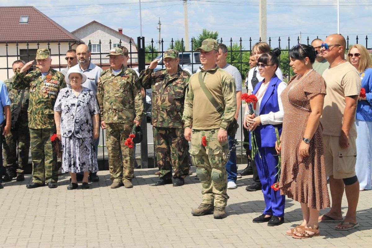 Продолжаем рассказывать, как в районах Курской области чествовали защитников Отечества Продолжаем рассказывать, как в районах Курской области чествовали защитников Отечества