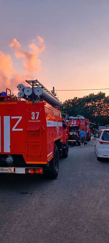 Пожар в посёлке Поныри. 02.07.2026 года в 20:34 на пункт связи 37 пожарной части Поныровского района Противопожарной службы комитета региональной безопасности Курской области поступило сообщение о горении сарая в посёлке...