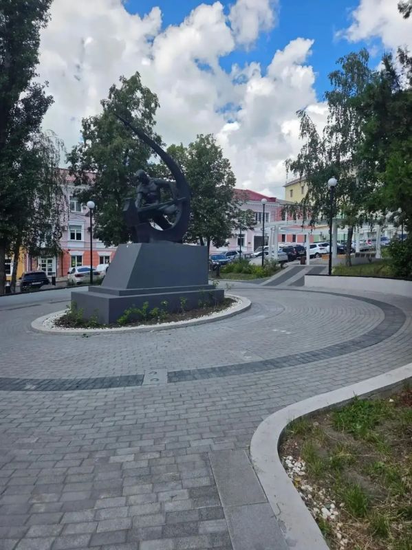В Курске в сквере «Спутник» нашли недоделки и погибшие растения В Курске в сквере «Спутник» нашли недоделки и погибшие растения