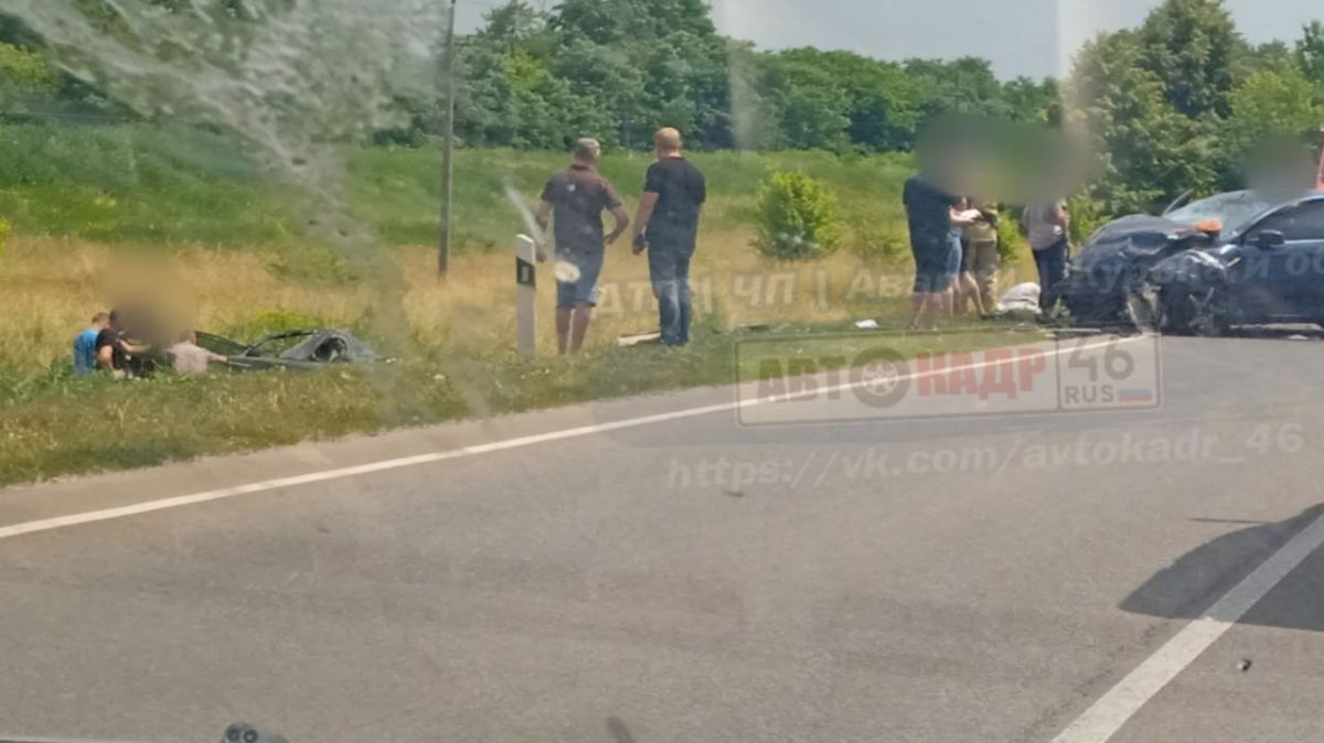 В Курской области в ДТП с двумя иномарками пострадали пять человек