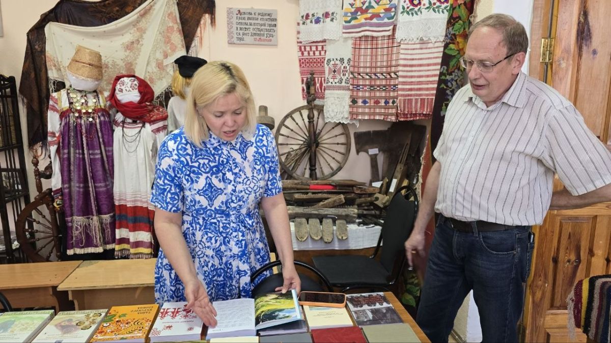 Екатерина Харченко: Филологический факультет входит в число старейших в нашем вузе: именно с него и исторического факультета начинался в 1934 году Курский педагогический институт Екатерина Харченко: Филологический факультет входит в число старейших в нашем вузе: именно с него и исторического факультета начинался в 1934 году Курский педагогический институт
