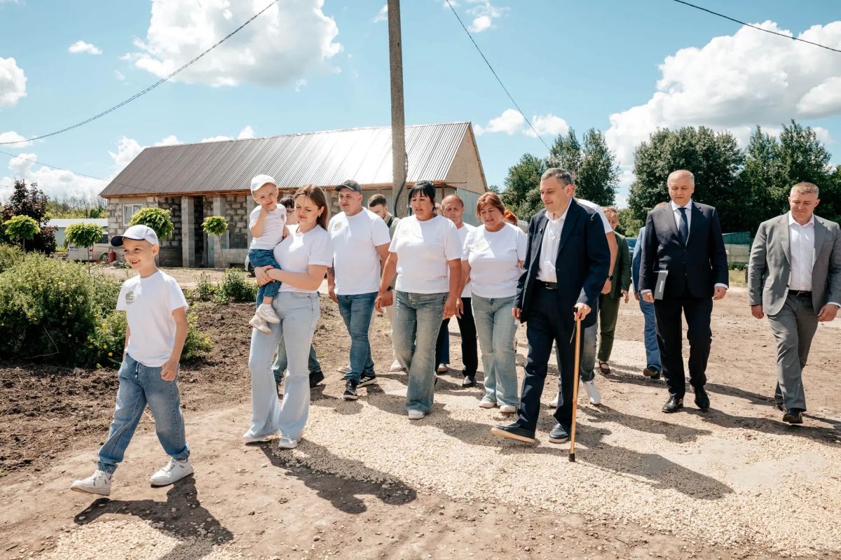 Александр Хинштейн: Ароматная клубника, сочная вишня, наливные яблоки — и всё это натуральное, своё родное Александр Хинштейн: Ароматная клубника, сочная вишня, наливные яблоки — и всё это натуральное, своё родное