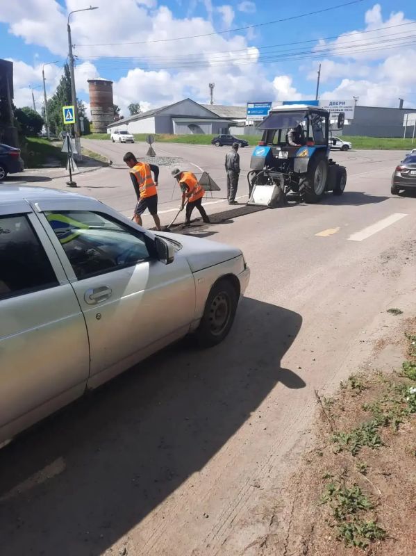 Наряду с выполнением работ по капитальному ремонту автодорог в Курске продолжается реализация мероприятий по ямочному ремонту Наряду с выполнением работ по капитальному ремонту автодорог в Курске продолжается реализация мероприятий по ямочному ремонту