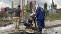 На Ольшанского в Курске устраняют коммунальную аварию