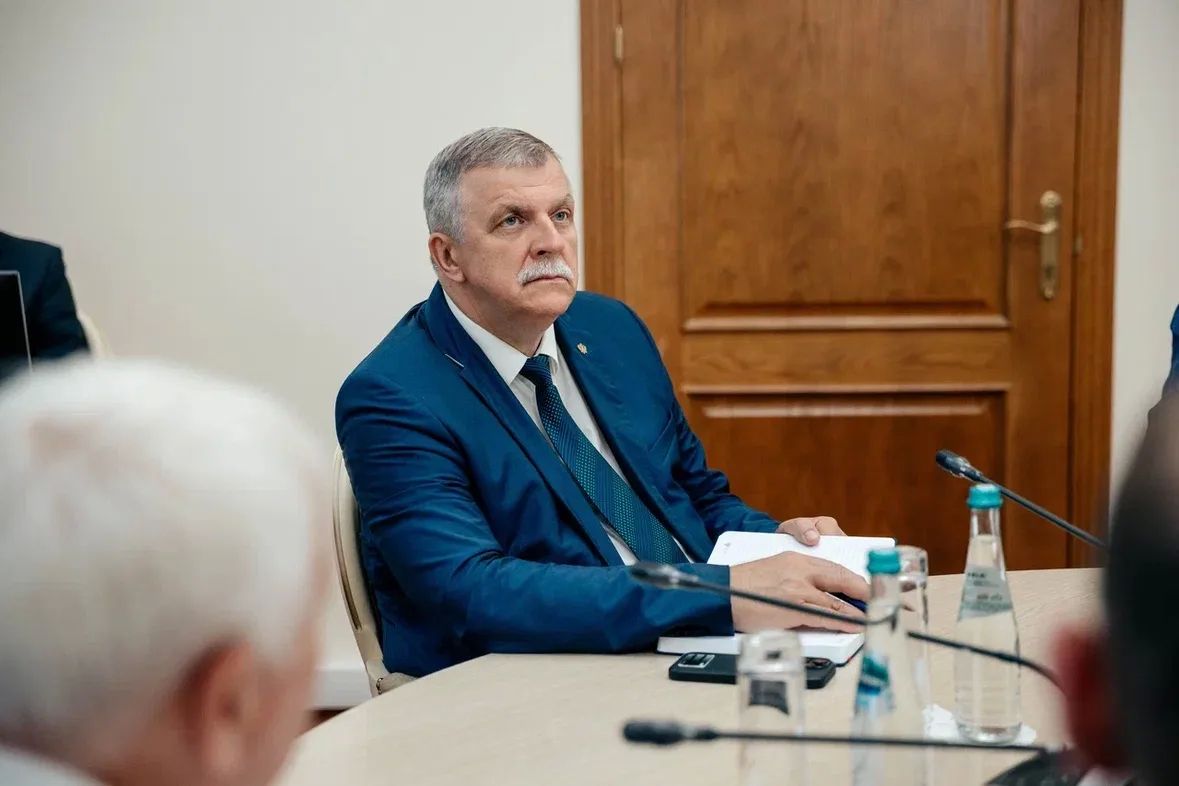Александр Хинштейн: Рабочий понедельник начали с заседания Правительства Курской области Александр Хинштейн: Рабочий понедельник начали с заседания Правительства Курской области