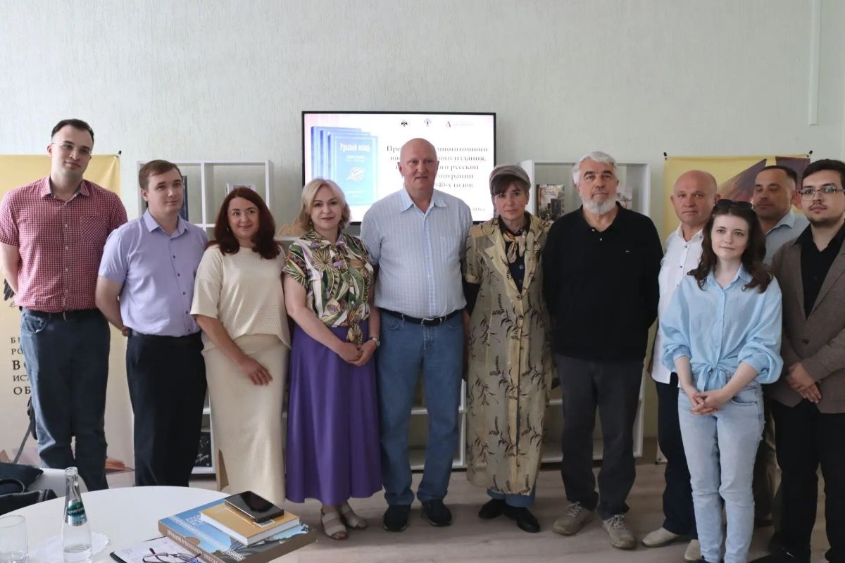 В Курской областной универсальной научной библиотеке им. Н.Н. Асеева состоялась презентация 11-томного сборника «Русский исход. Эмиграция 1920-х – 1940-х годов: Документы и материалы» В Курской областной универсальной научной библиотеке им. Н.Н. Асеева состоялась презентация 11-томного сборника «Русский исход. Эмиграция 1920-х – 1940-х годов: Документы и материалы»