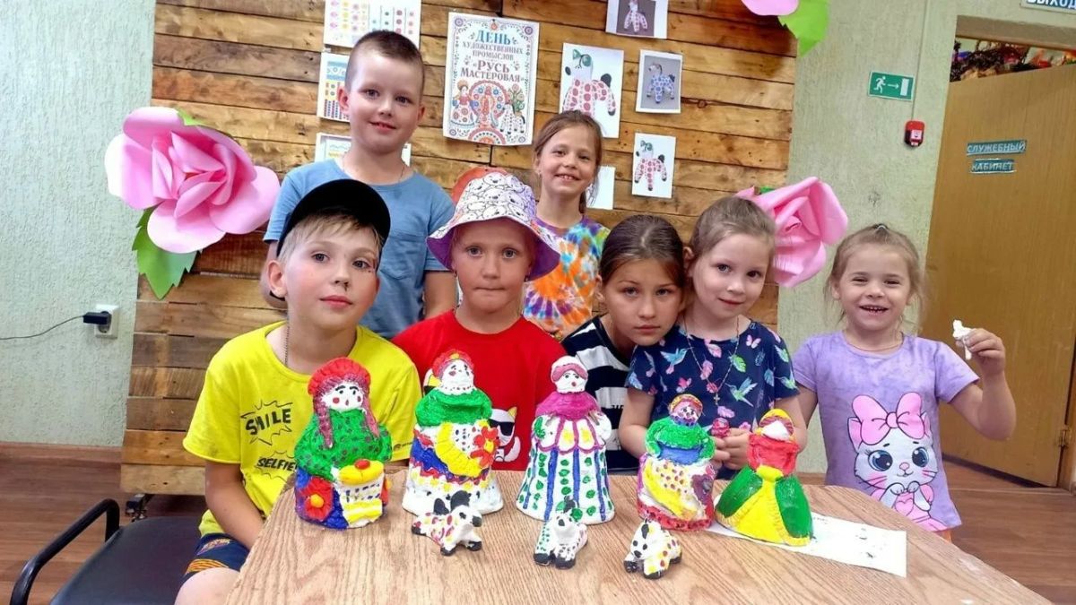 В Чермошнянском сельском Доме культуры царила праздничная атмосфера, наполненная духом народных традиций В Чермошнянском сельском Доме культуры царила праздничная атмосфера, наполненная духом народных традиций
