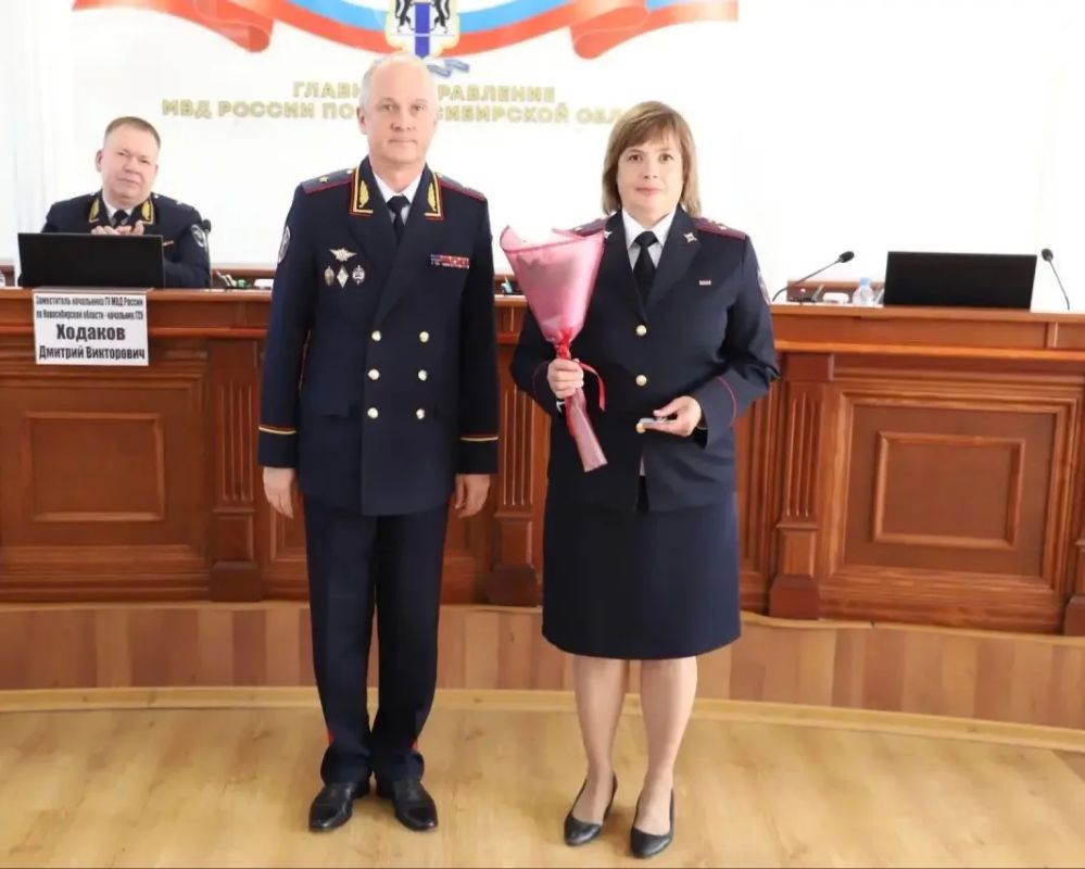 Врио начальника ГУ МВД России по Новосибирской области поздравил сотрудников Центра финансового обеспечения с профессиональным праздником