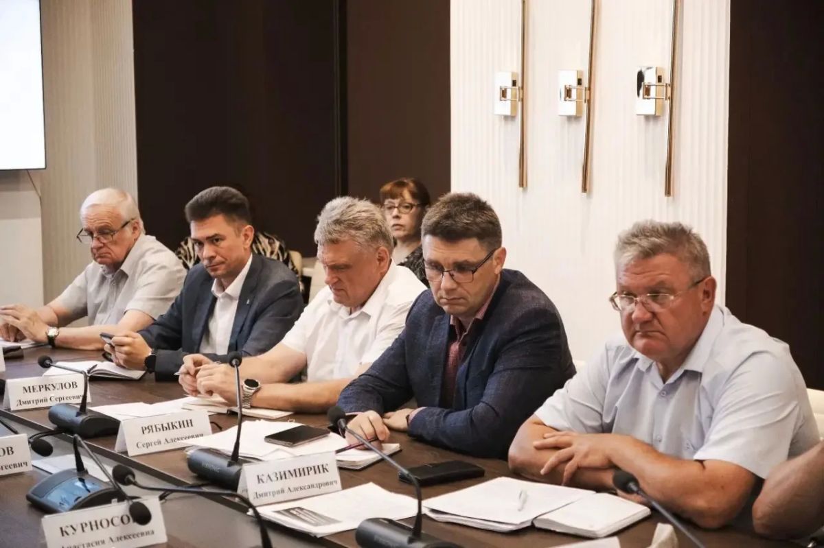 Трудовую неделю начали с рабочей планерки с заместителями и руководителями структурных подразделений Трудовую неделю начали с рабочей планерки с заместителями и руководителями структурных подразделений