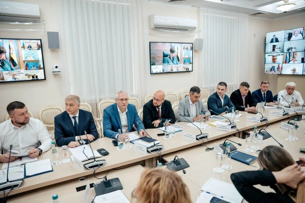 Сегодня состоялось заседание Правительства Курской области под руководством губернатора Курской области Александра Евсеевича Хинштейна Сегодня состоялось заседание Правительства Курской области под руководством губернатора Курской области Александра Евсеевича Хинштейна