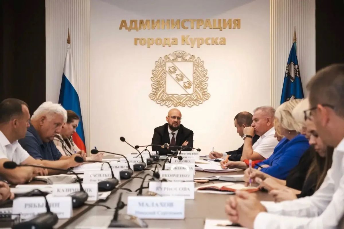 Трудовую неделю начали с рабочей планерки с заместителями и руководителями структурных подразделений Трудовую неделю начали с рабочей планерки с заместителями и руководителями структурных подразделений