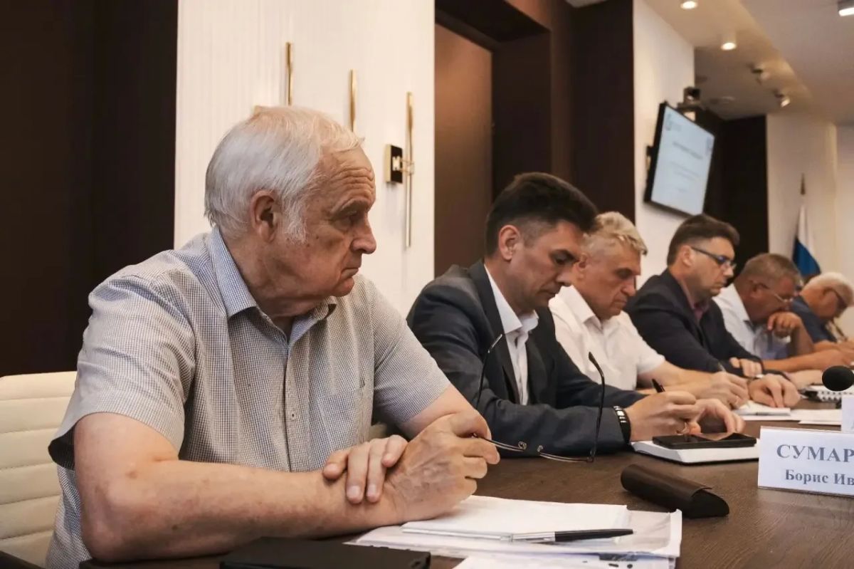 Трудовую неделю начали с рабочей планерки с заместителями и руководителями структурных подразделений Трудовую неделю начали с рабочей планерки с заместителями и руководителями структурных подразделений