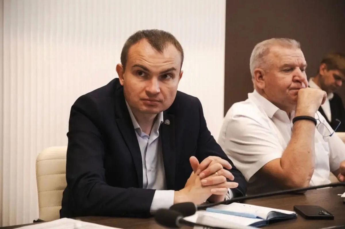 Трудовую неделю начали с рабочей планерки с заместителями и руководителями структурных подразделений Трудовую неделю начали с рабочей планерки с заместителями и руководителями структурных подразделений