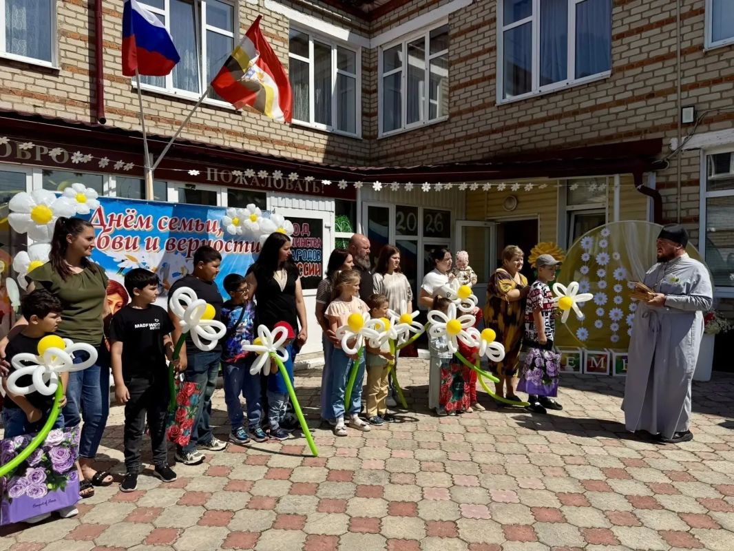 Ежегодно 8 июля в России отмечается самый трогательный и душевный праздник - День семьи, любви и верности! Ежегодно 8 июля в России отмечается самый трогательный и душевный праздник - День семьи, любви и верности!