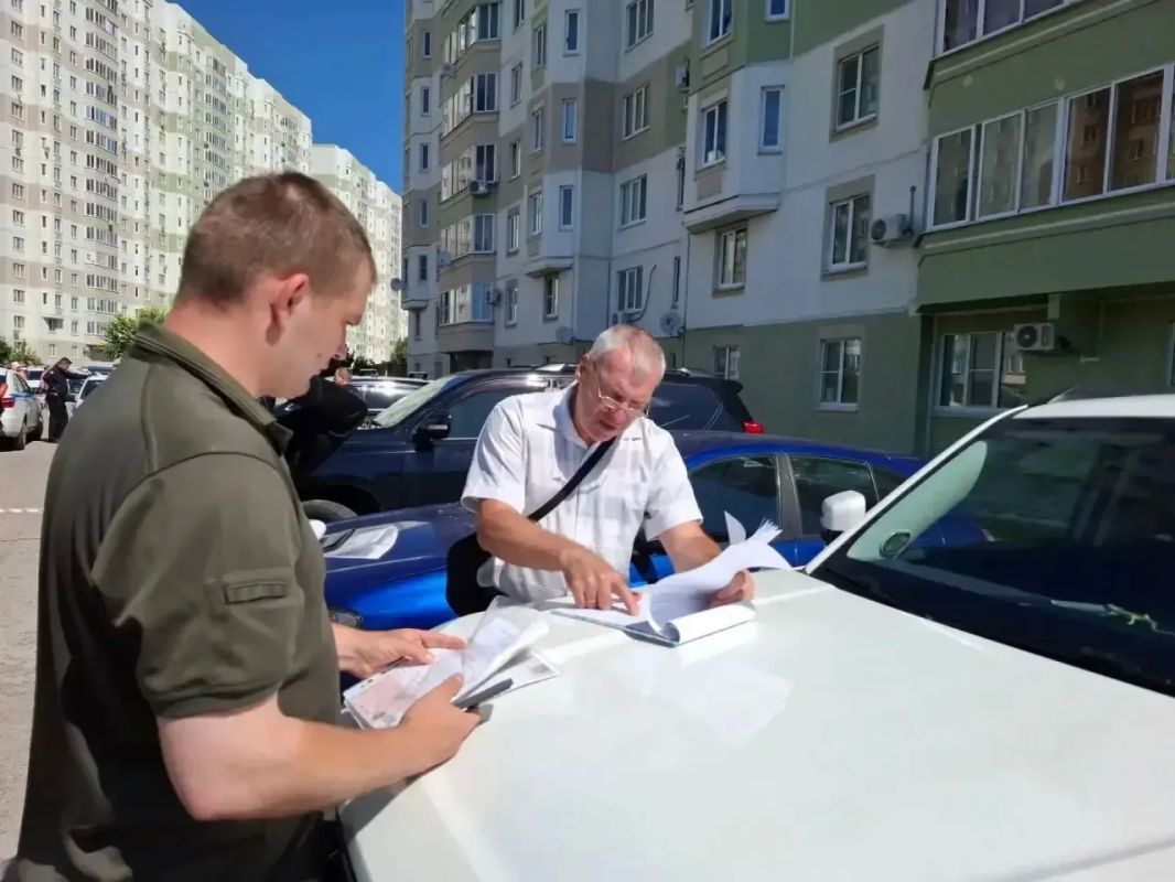В Курске в ходе ночной атаки БПЛА: повреждены 16 автомобилей и 7 квартир В Курске в ходе ночной атаки БПЛА: повреждены 16 автомобилей и 7 квартир