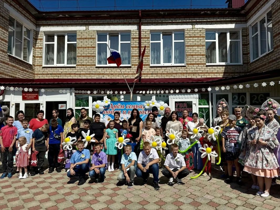 Ежегодно 8 июля в России отмечается самый трогательный и душевный праздник - День семьи, любви и верности! Ежегодно 8 июля в России отмечается самый трогательный и душевный праздник - День семьи, любви и верности!