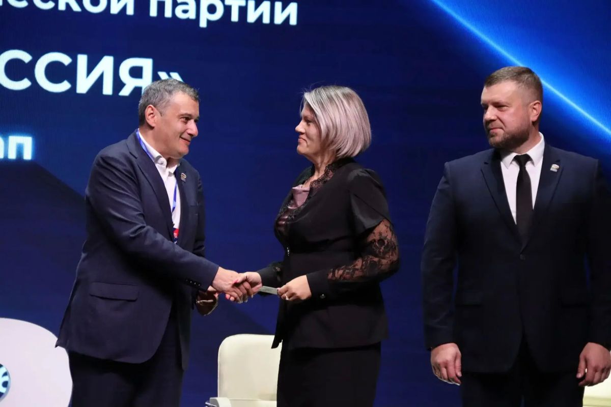Важная дата: состоялось вручение партийных билетов Важная дата: состоялось вручение партийных билетов